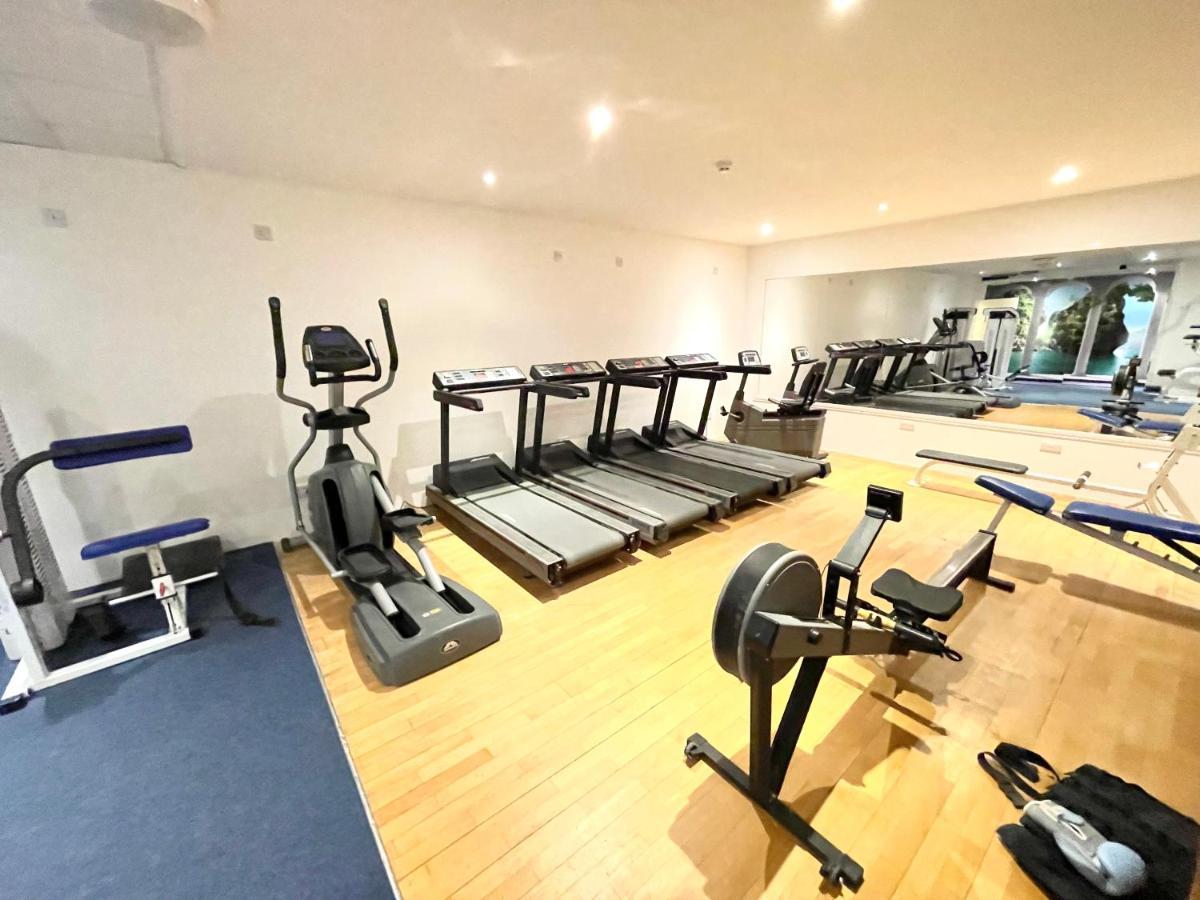Sea View Family Stay By Beach Gym & Parking บอร์นมัธ ภายนอก รูปภาพ