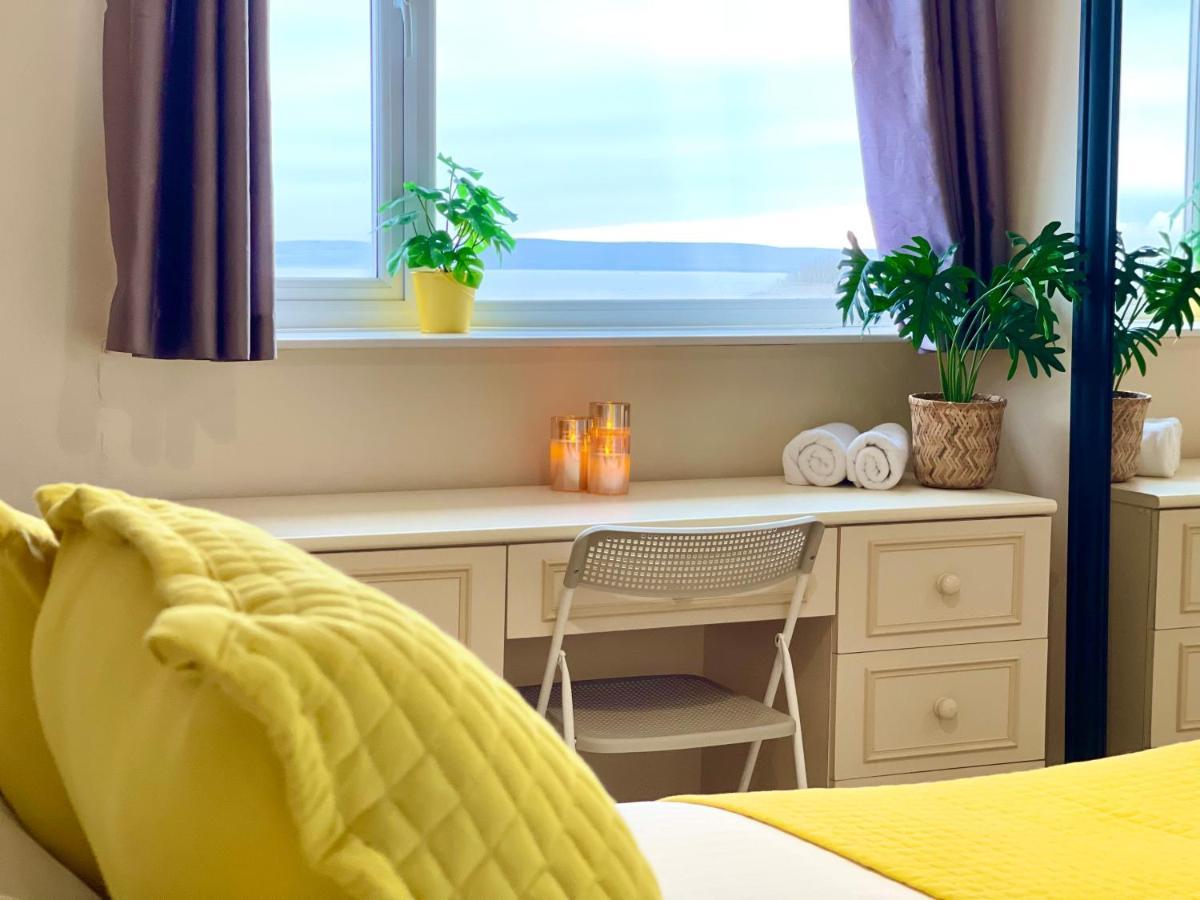 Sea View Family Stay By Beach Gym & Parking บอร์นมัธ ภายนอก รูปภาพ