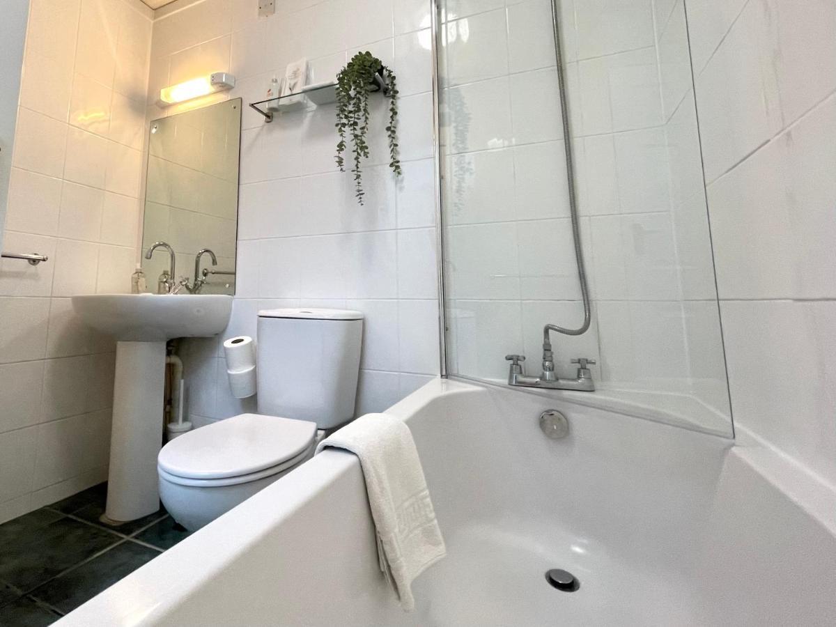 Sea View Family Stay By Beach Gym & Parking บอร์นมัธ ภายนอก รูปภาพ