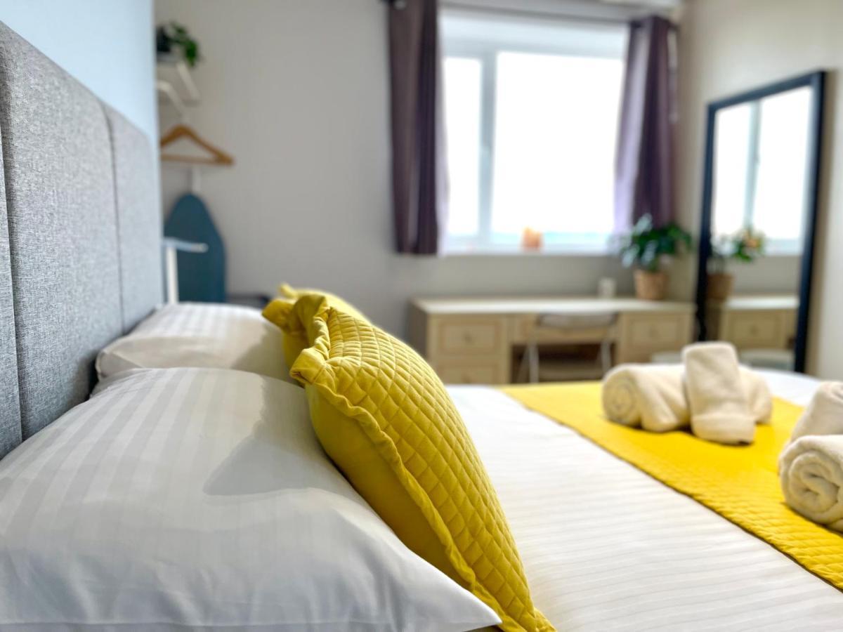 Sea View Family Stay By Beach Gym & Parking บอร์นมัธ ภายนอก รูปภาพ