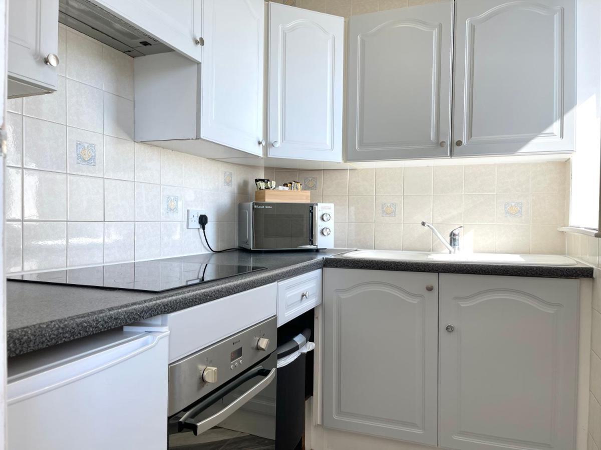Sea View Family Stay By Beach Gym & Parking บอร์นมัธ ภายนอก รูปภาพ